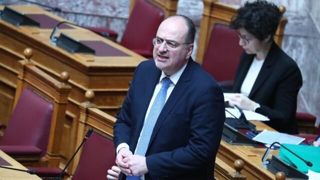 ΚΚΕ:-Η-κυρίαρχη-αντιλαϊκή-πολιτική-έχει-ανάγκη-από-πολιτικούς-τύπου-Λαζαρίδη-για-να-την-υπηρετούν-με-ή-χωρίς-πτυχία