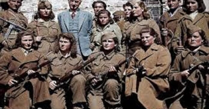 ΙΣΤΟΡΙΚΗ-ΣΤΗΛΗ-–-1946-1947:-Νομιμότητα-και-ένοπλος-αγώνας