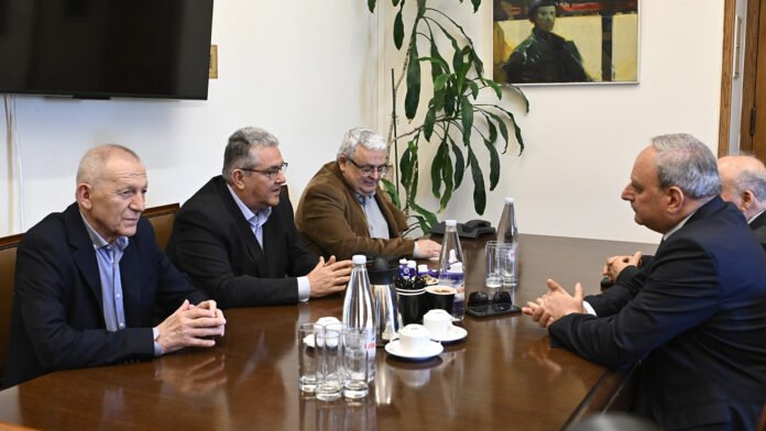 Συνάντηση-του-ΓΓ-της-ΚΕ-του-ΚΚΕ-Δημήτρη-Κουτσούμπα-με-αντιπροσωπεία-του-ΑΚΕΛ
