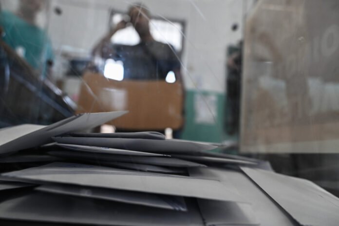 Δημοσκόπηση-interview-/-Πτώση-τριών-μονάδων-για-τη-ΝΔ-–-Το-56%-ζητάει-πρόωρες-κάλπες