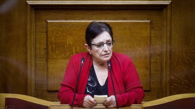 Επέμβαση-στο-γόνατο-για-την-Αλέκα-Παπαρήγα:-Στο-Αγία-Όλγα-η-πρώην-γραμματέας-του-ΚΚΕ