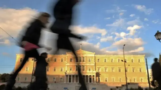 Δημοσκόπηση-gpo-για-τα-Παραπολιτικά:-Πτώση-2,3%-για-τη-ΝΔ,-μικρά-κέρδη-για-το-ΠΑΣΟΚ-–-Στο-17,2%-οι-αναποφάσιστοι,-τι-καταγράφουν-Τσίπρας-και-Καρυστιανού