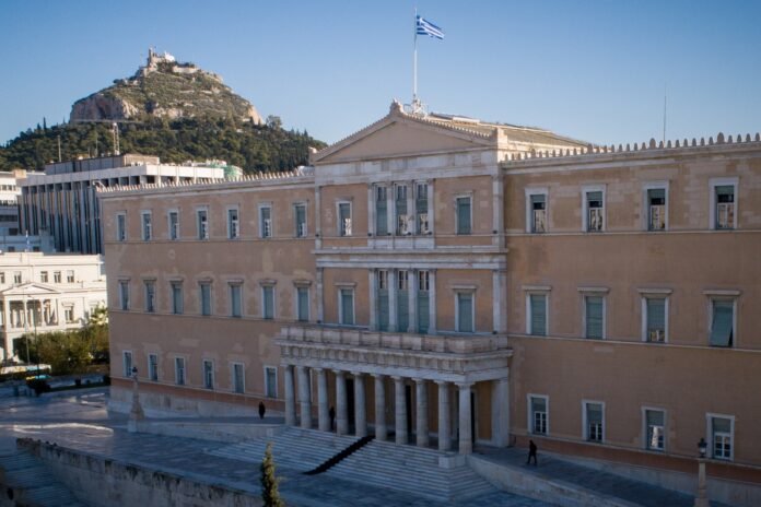 Δημοσκόπηση-gpo-για-τα-Παραπολιτικά:-Πτώση-2,3%-για-τη-ΝΔ,-μικρά-κέδρη-για-το-ΠΑΣΟΚ