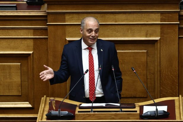 Βελόπουλος:-Η-συνεδρίαση-της-ΚΟ-της-ΝΔ-απέδειξε-ότι-«το-μαντρί-πλέον-μετονομάστηκε-σε-ορνιθοτροφείο»