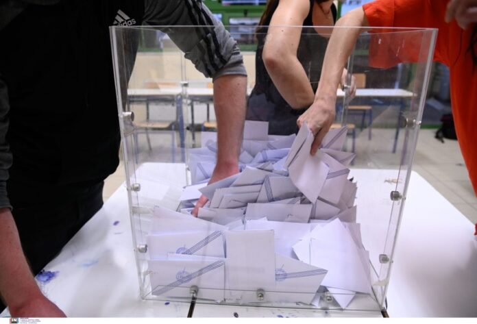 Δημοσκόπηση-Ιnterview:-Τι-δείχνει-η-εκτίμηση-ψήφου-–-Τι-λένε-οι-πολίτες-για-την-ακρίβεια