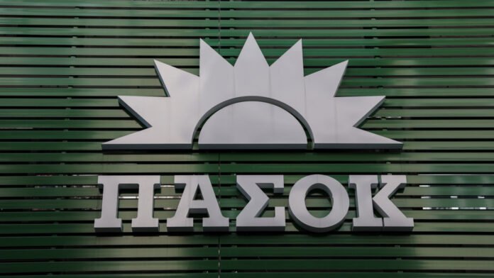 «Χειραγώγηση»:-Το-ΠΑΣΟΚ-καταγγέλλει-δημοσκόπηση-–-«Συνεργάτης-του-Τσίπρα-ο-εκπρόσωπος-της-εταιρείας»