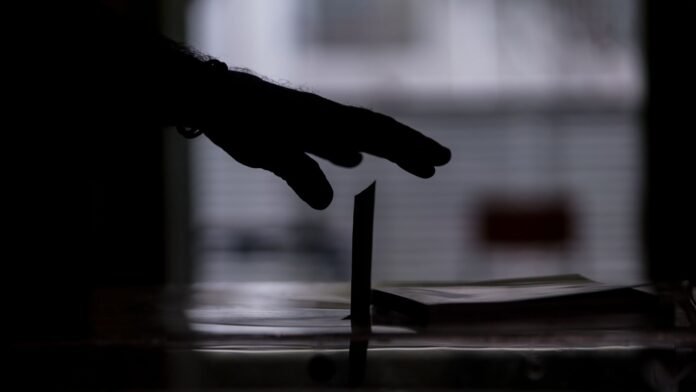Δημοσκόπηση-opinion-poll:-Πρώτη-με-25,6%-η-ΝΔ,-τέταρτο-κόμμα-το-ΠΑΣΟΚ,-πίσω-από-Τσίπρα-και-Καρυστιανού