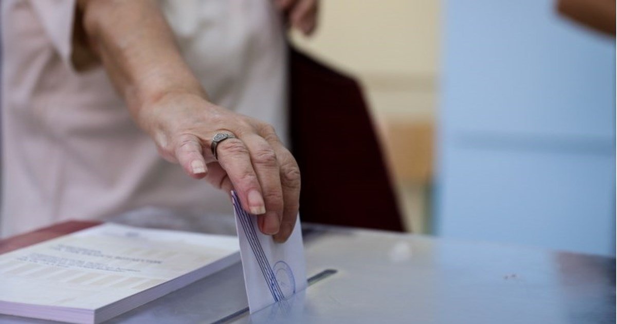 Νέα-δημοσκόπηση-ξεκαθαρίζει-το-πολιτικό-τοπίο-–-Εκνευρισμός-στο-ΠΑΣΟΚ,-οι-“300”-του-Τσίπρα-και-η-ΝΔ