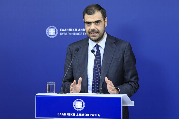 Μαξίμου-για-αίτημα-ΠΑΣΟΚ-να-κληθεί-στη-Βουλή-ο-Ντίλιαν:-«Θα-αποφασίσουν-τα-αρμόδια-όργανα»