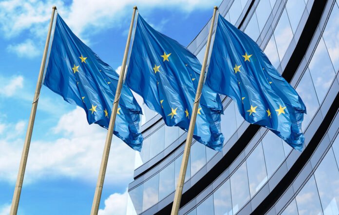 Καταρρέει-η-εμπιστοσύνη-στις-ΗΠΑ-σύμφωνα-με-νέα-δημοσκόπηση:-Μόνο-το-11%-των-Ευρωπαίων-τις-θεωρεί-σύμμαχο