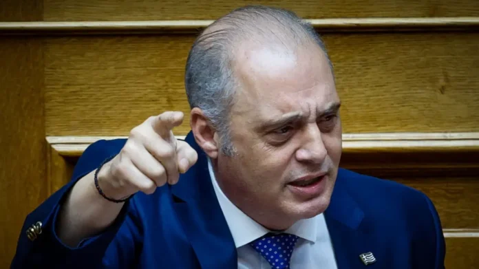 Βελόπουλος-κατά-Καρυστιανού:-«Να-απαντήσει-ποιος-της-είπε-να-της-δώσει-λεφτά»