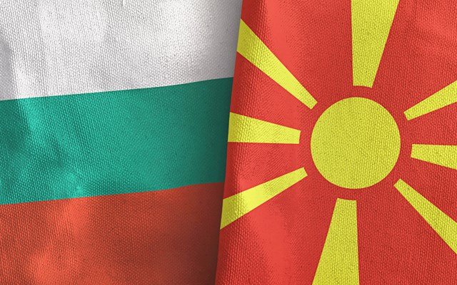 Πυρπολήθηκε-όχημα-με-βουλγαρικές-διπλωματικές-πινακίδες-στα-Σκόπια-–-Αντίδραση-της-Σόφιας