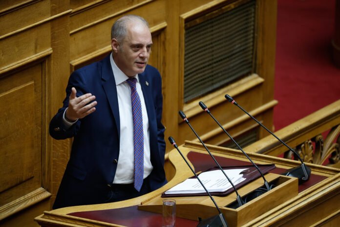 Κυριάκος-Βελόπουλος:-«Στη-ΝΔ-ετοιμάζουν-διάταξη-για-να-δώσουν-στον-Ταλ-Ντίλιαν-καθεστώς-ετεροδικίας»