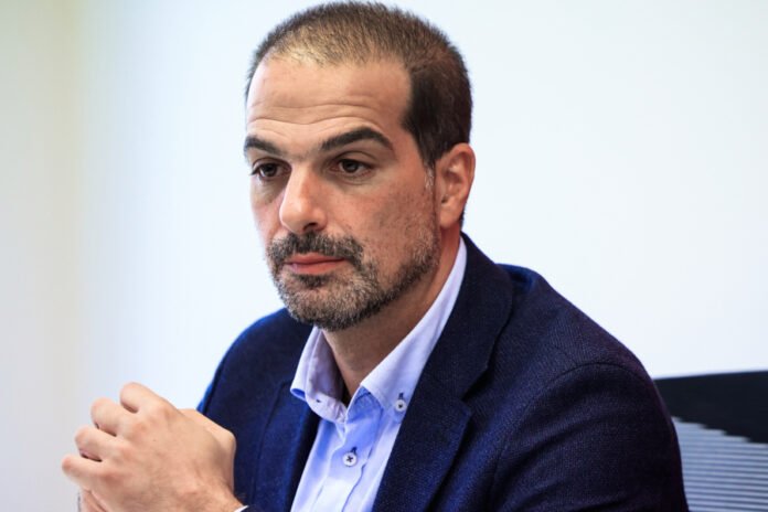 Μήνυση-Σακελλαρίδη-σε-Βελόπουλο:-«Υποκινεί-σε-ρατσιστική-βία»