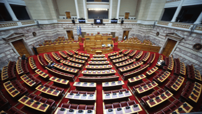 Ανέβηκε-τρίτο-στη-Βουλή-το-ΚΚΕ