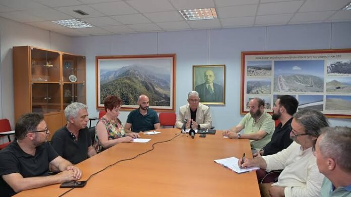 Συνάντηση-Κουτσούμπα-με-την-ΑΔΕΔΥ:-«Την-άρση-μονιμότητας-στο-Δημόσιο-θα-την-πληρώσει-ο-λαός»