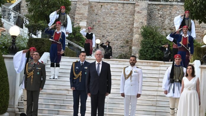 Δεξίωση-για-την-αποκατάσταση-της-Δημοκρατίας:-Ποιοι-αρχηγοί-θα-πάνε-Προεδρικό,-ποιοι…-το-σκέφτονται,-ποιοι-είπαν-«όχι»-και-ποιοι-δεν-προσκλήθηκαν