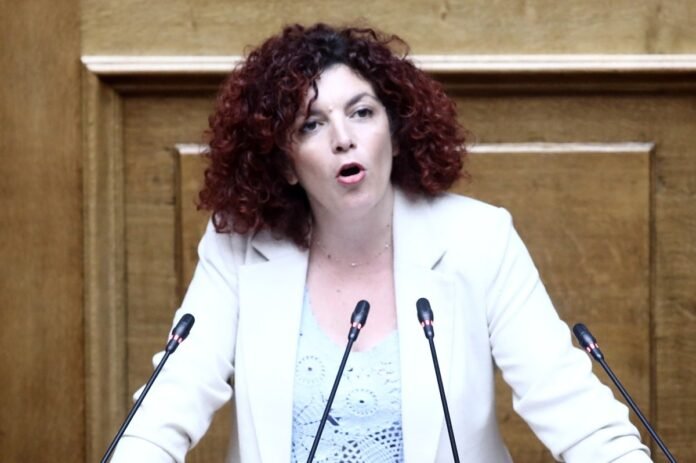 Κομνηνάκα-για-άρθρο-86-του-Συντάγματος:-Το-ΚΚΕ-δεν-προτείνει-αναθεώρηση,-αλλά-κατάργηση-της-απαράδεκτης-διάταξης