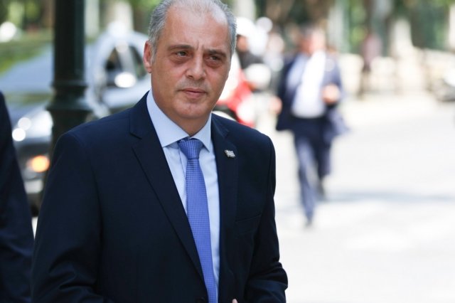 Βελόπουλος:-Επίθεση-σε-Τσίπρα-Σαμαρά-«Είναι-άνεργοι-πολιτικοί,-πού-βρίσκουν-τα-λεφτά-για-να-κάνουν-κόμμα;»