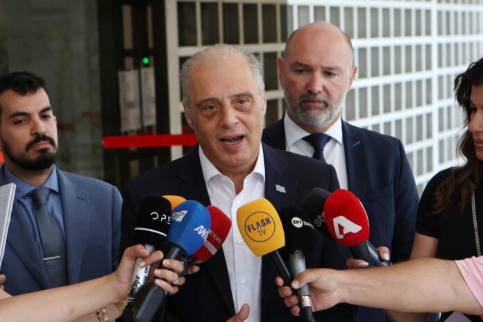 Βελόπουλος-στο-Άρειο-Πάγο-για-τα-περί-χρηματισμού-του-Τσίπρα-(video)