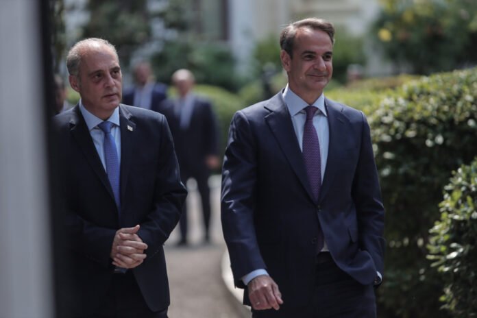Πιστός-«λαγός»-του-Μαξίμου
