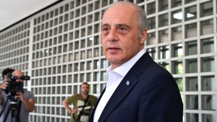 Στη-Βουλή-η-μηνυτήρια-αναφορά-Βελόπουλου-για-τους-ποινικούς-κώδικες