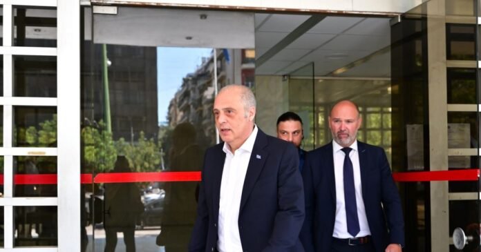 Στην-Εισαγγελία-Αθηνών-και-μετά-στη-Βουλή-η-μηνυτήρια-αναφορά-Βελόπουλου-για-τα-όσα-είπε-ο-Άδωνις-Γεωργιάδης-περί-χρηματισμού-του-Αλέξη-Τσίπρα