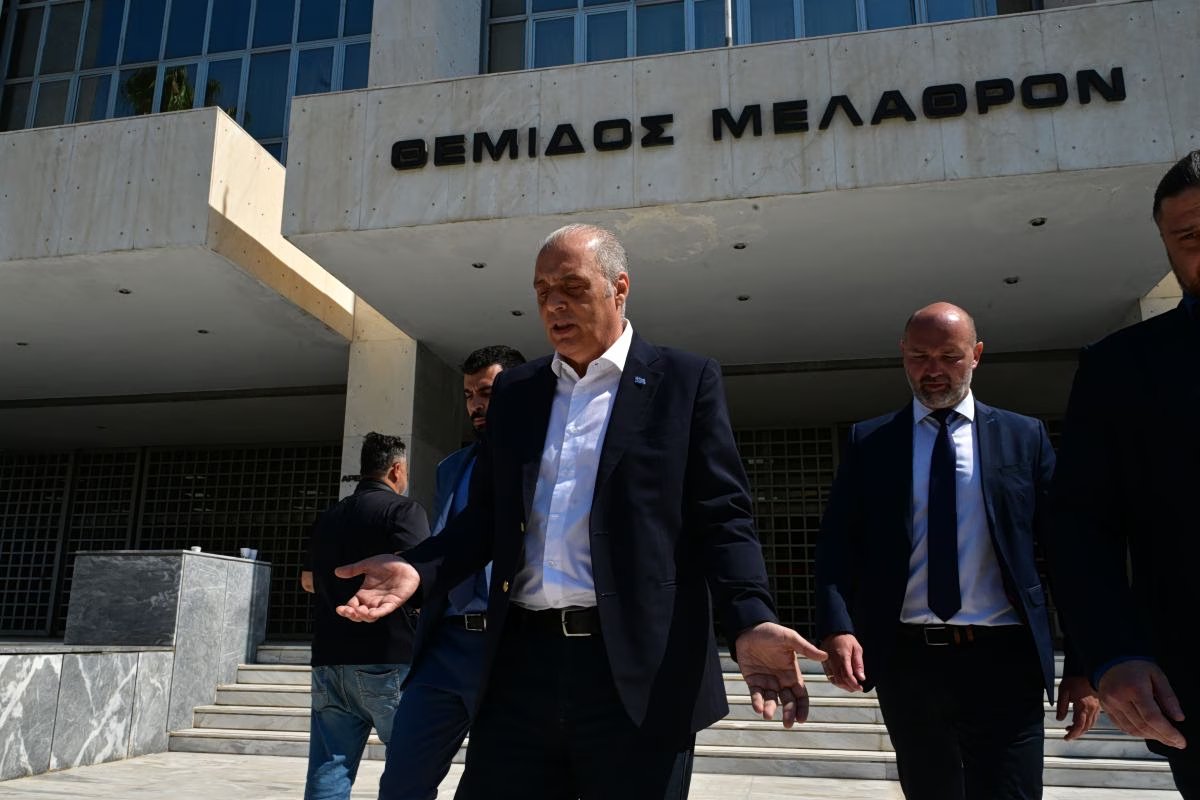 Στη-Βουλή-η-αναφορά-Βελόπουλου-για-τους-ποινικούς-κώδικες