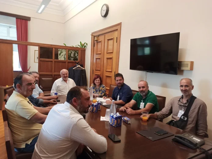 ΚΚΕ:-Συνάντηση-με-Πανελλαδική-Επιτροπή-Μπλόκων-για-τα-αγροτοδικεία