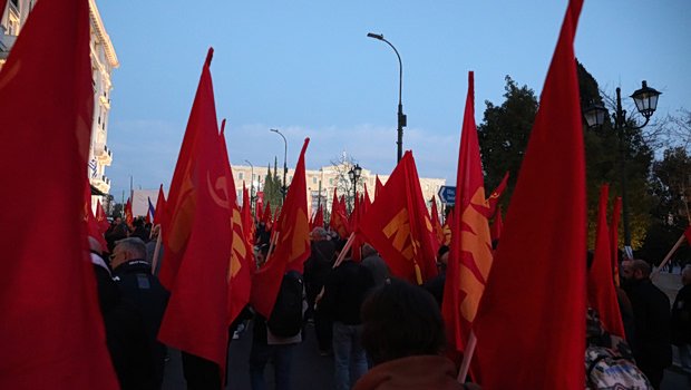 ΚΚΕ-κατά-Μητσοτάκη:-Αντί-να-καμαρώνει-θα-πρέπει-να-απολογείται