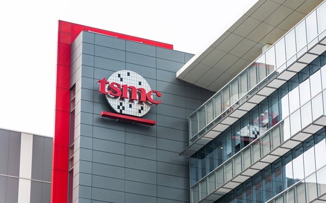 tsmc:-Άλμα-36%-στις-πωλήσεις-β’-τριμήνου-–-Αμείωτη-η-ζήτηση-για-υποδομές-τεχνητής-νοημοσύνης