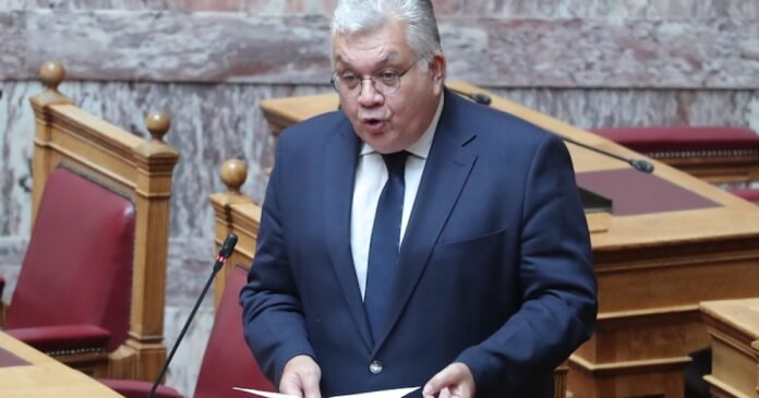 live/Βουλή-(2-μμ.):-Στη-Βουλή-σήμερα-η-φοιτητική-στέγη-Το-ΚΚΕ-ζητά-άμεσες-λύσεις-για-εστίες,-επίδομα-500-ευρώ-και-πλαφόν-στα-ενοίκια