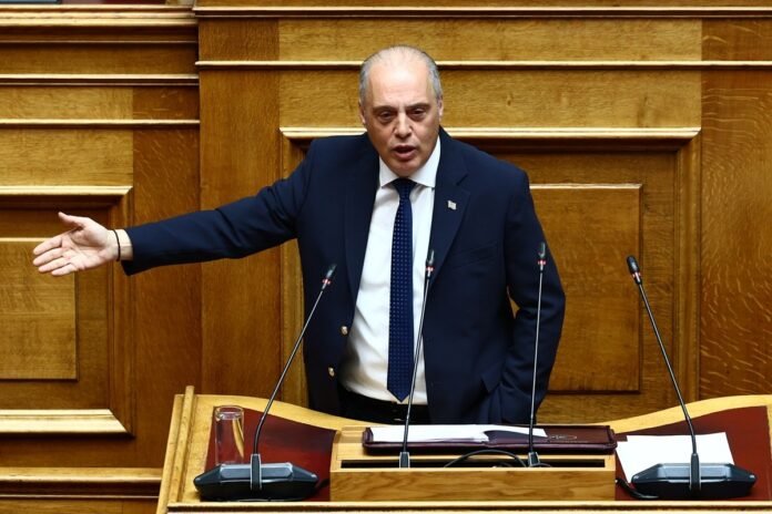 Παραιτήσεις-για-τις-καταστροφικές-πυρκαγιές-ζητά-ο-Βελόπουλος
