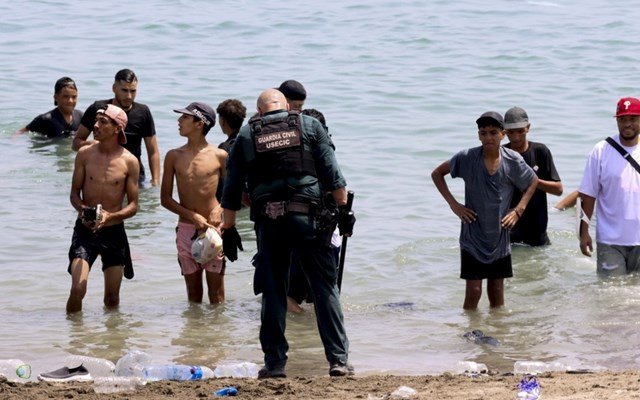 Ισπανία:-Συνεχίζονται-οι-έρευνες-για-τον-εντοπισμό-νεκρών-στα-ανοικτά-του-θύλακα-της-Θέουτα