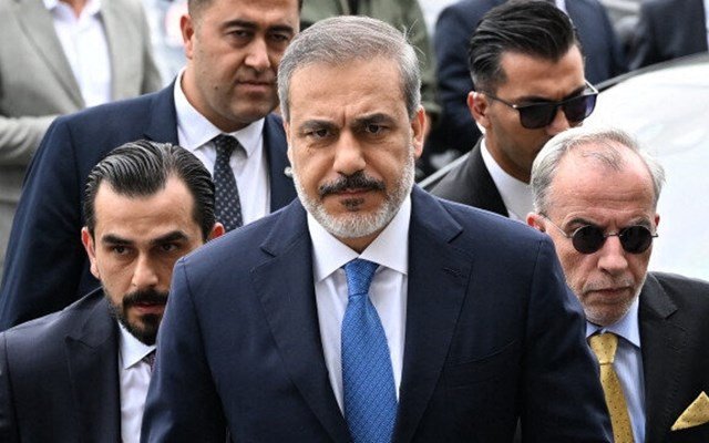 Φιντάν:-Η-αμυντική-συμφωνία-με-το-Πακιστάν-και-τη-Σαουδική-Αραβία-είναι-από-τεχνική-άποψη-ίδια-με-τo-Άρθρο-5-του-ΝΑΤΟ,