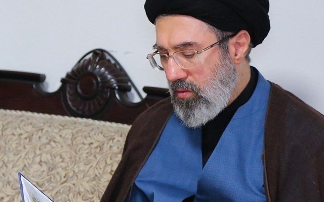Ιράν:-Συνάντηση-Χαμενεΐ-με-Πεζεσκιάν-και-υποσχέσεις-για-εμφάνιση-του-ηγέτη