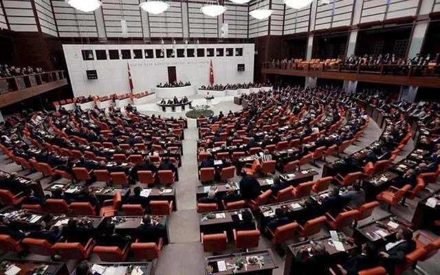 Τουρκία:-Ψηφίστηκε-ο-νόμος-για-τη-λύση-του-Κουρδικού