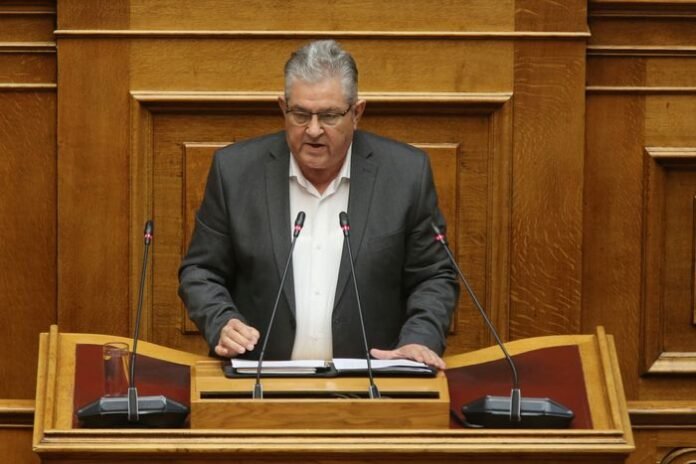 Το-ζεϊμπέκικο-του-Κουτσούμπα-σε-συγκέντρωση-του-ΚΚΕ-(video)