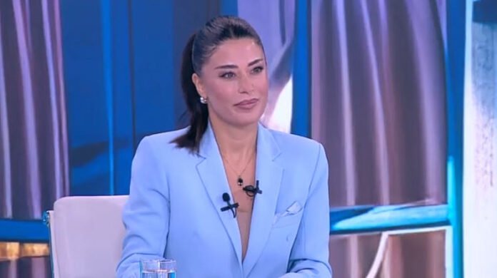 Αφροδίτη-Λατινοπούλου-για-την-λεκτική-επίθεση-που-δέχθηκε-από-ομάδα-Ρομά:-«Επικρατεί-μπάχαλο-&-ανομία-με-τις-ευλογίες-της-κυβέρνησης-Μητσοτάκη»