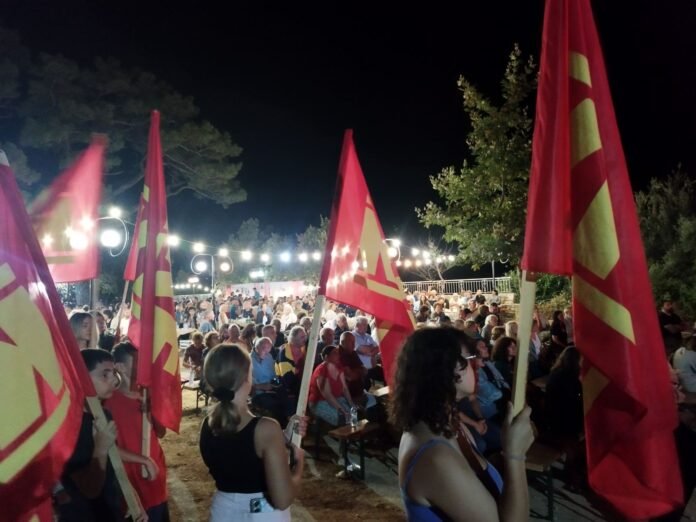 Με-επιτυχία-και-μαζική-συμμετοχή-πραγματοποιήθηκε-η-στάση-του-52ου-Φεστιβάλ-ΚΝΕ