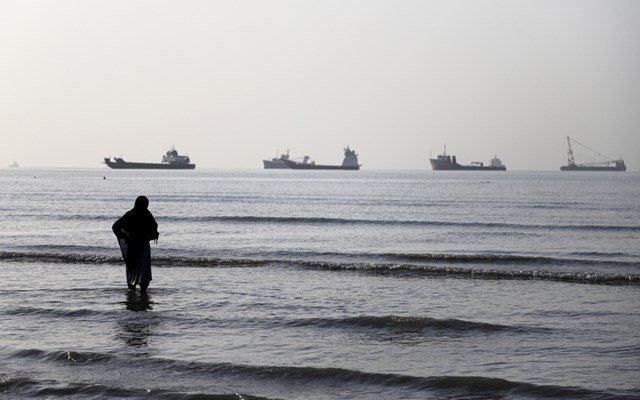 Η-Τεχεράνη-επέτρεψε-σε-ιρακινά-πετρελαιοφόρα-να-διέλθουν-από-τα-Στενά-του-Ορμούζ