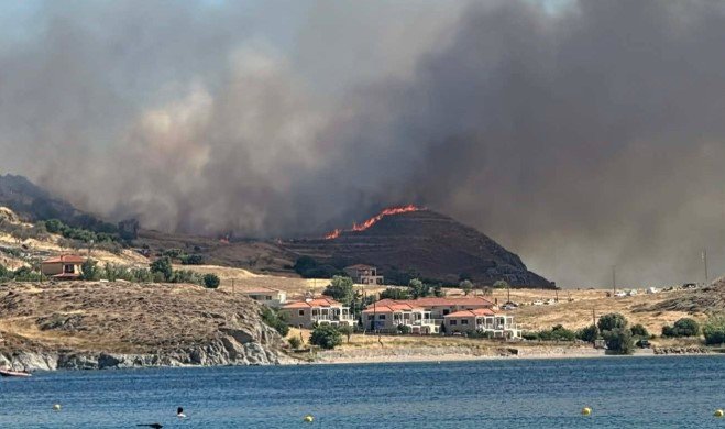 ΚΚΕ-φωτιά-και-σύλληψη-Αντιδημάρχου-στη-Λήμνο:-«Εξιλαστήριο-θύμα»