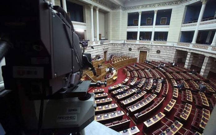 Τροπολογία-στη-Βουλή-για-13ο-–-14ο-μισθό-στο-Δημόσιο-(έγγραφο)