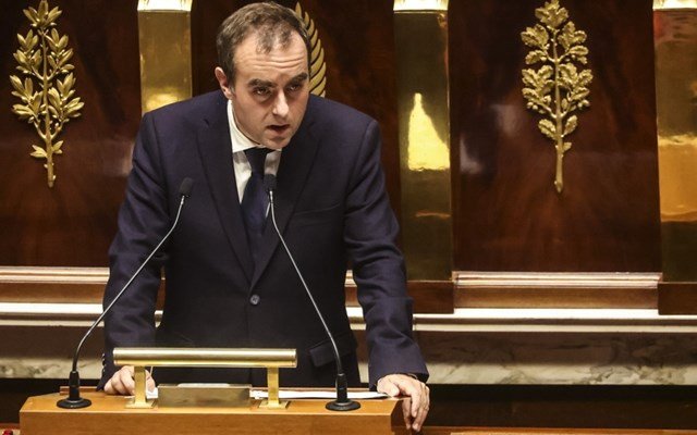 Γαλλία:-“Καμπανάκι”-Λεκορνί-για-πολιτική-και-οικονομική-αστάθεια-εάν-δεν-εγκριθεί-ο-επόμενος-προϋπολογισμός