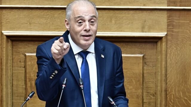 Βελόπουλος-στα-Παραπολιτικά-90,1:-“Αντίπαλός-μου-ο-Μητσοτάκης,-Χουντίνι-της-πολιτικής-ο-Τσίπρας-–-Κάθε-έξι-μήνες-βγαίνει-ένα-νέο-υποκομματίδιο-που-υποτίθεται-ότι-μας-παίρνει-κόσμο”