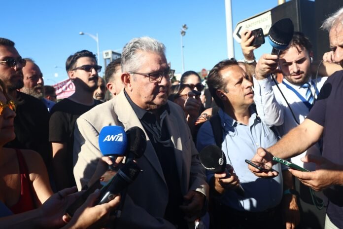 Κουτσούμπας-από-τη-ΔΕΘ:-«Λεφτά-για-μισθούς-και-συντάξεις,-όχι-για-τους-πολέμους-τους»