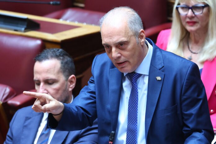 Βελόπουλος-για-Μητσοτάκη:-Στο-βάθος-του-μυαλού-του-ξέρει-ότι-λέει-ψέματα