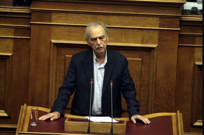 Σπύρος-Χαλβατζής:-Το-«αντίο»-σε-μια-εμβληματική-μορφή-του-ΚΚΕ-και-της-ΚΝΕ-–-Απείθαρχος-στο-άδικο,-στρατευμένος-στο-δίκαιο