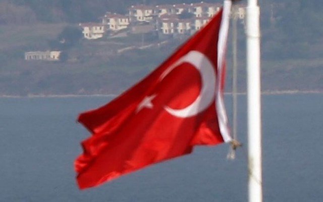 Τουρκία:-Αντιδράσεις-εκπαιδευτικών-στην-υποχρεωτική-ποδιά-–-“Καλύπτει-τα-πραγματικά-προβλήματα”