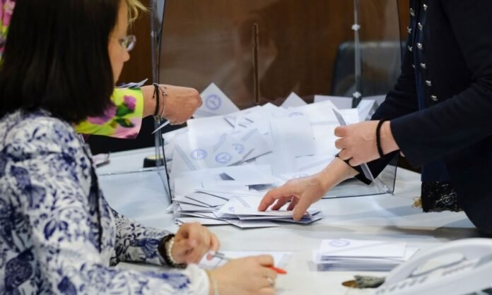 Δημοσκόπηση-real-polls:-Προβάδισμα-της-ΝΔ-με-11,8-μονάδες